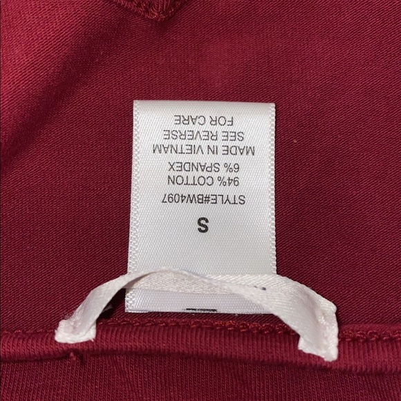 Cute halter top - Picture 3 of 3